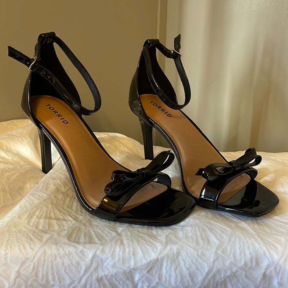 NWT Black torrid heels